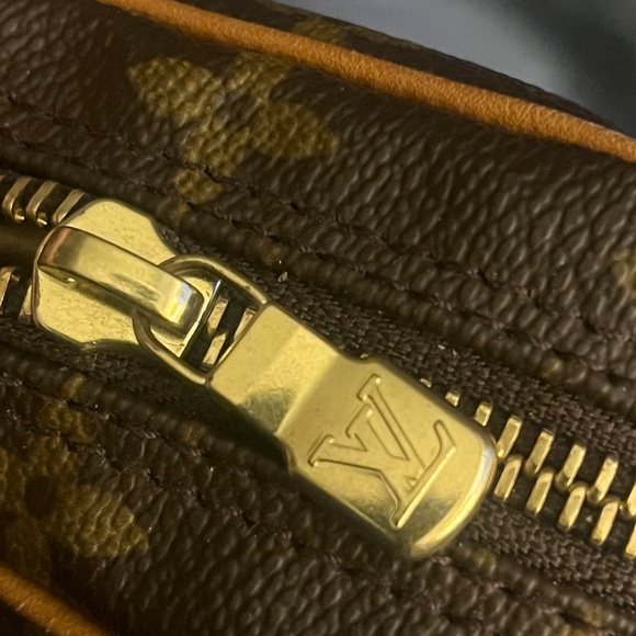 Louis Vuitton Danube Crossbody Bag - Picture 12 of 16